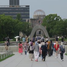 人々が祈りをささげる場所