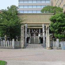 境内内は静かな神社です