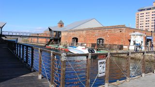 赤レンガ造りの倉庫