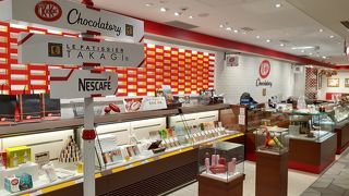 カフェ併設のショコラトリー