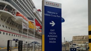 グランド港のクルーズ船からヴァレッタの街へ。