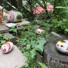 猫のオブジェがあちこちに