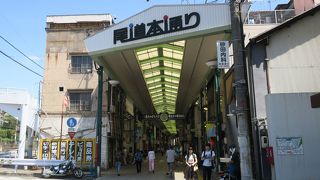 そぞろ歩きが楽しい商店街