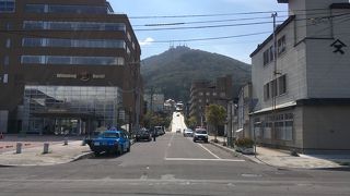 港と山を繋ぐ坂