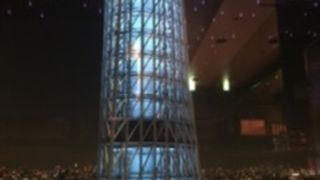 窓側席からはスカイツリーに手が届くよう