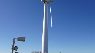ランドマークになっています （蔵王山展望台風力発電設備）