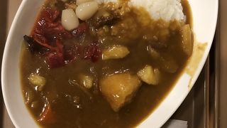 京阪西三荘駅高架下のセルフ喫茶店