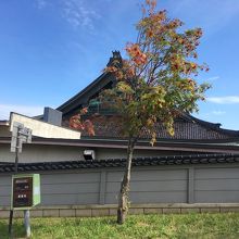 大三坂から見える和風の屋根