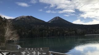 湖面が凍って、幻想的な音が響いていました。　