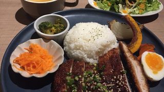 駅近でお洒落カフェランチ