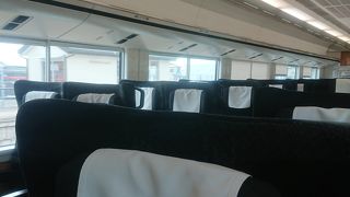 昔の特急電車と違いますね