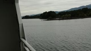 小さな島が点在しています