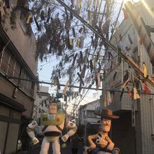 通りに飾られた七夕飾り