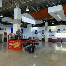 …内部はガランとした印象。