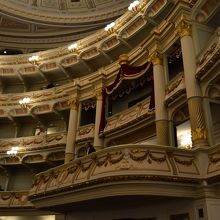 歌劇場の内部