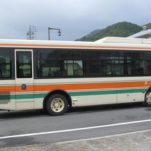 このバスです