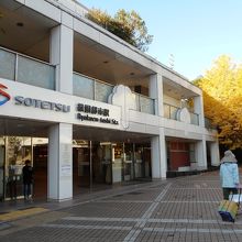 緑園都市駅、いずみ野線の代名詞である。