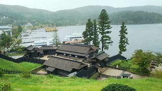 遠見番所からの芦ノ湖ビューは必見。