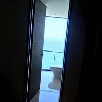 海を望むトイレ