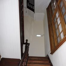 旧館側の階段