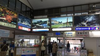 宮島行きフェリーはJRと松大汽船の２社があります