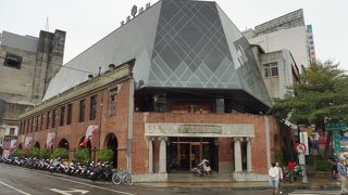 何所にでも有る台湾の市街地の道かと思えば・・・・