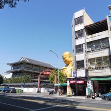 お寺前の道から・・・・この大きさですよ！