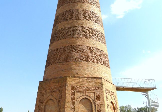 世界遺産の一つキルギスの「プラナの塔」