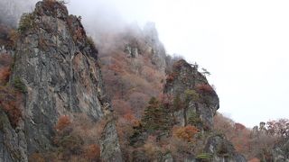 異様な岩山です