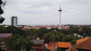 二十三年前、この丘からマラッカ海峡を眺めて感慨に耽ったものだが…。