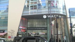 池袋駅東口、若者向けの個性的テナントが集まる商業ビル