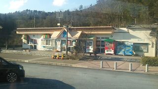 2019年３月現在、男性用トイレの場合、個室は２ヶ所しかありませんでした