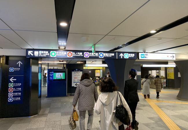 東京駅から歩きます。