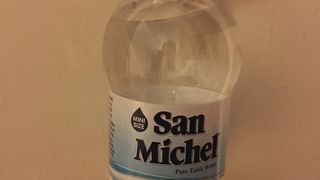 到着ゲートにお水があります