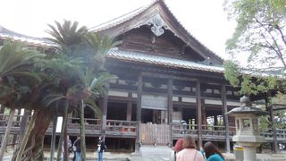 厳島神社のすぐ近く