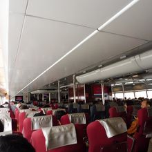 船内の様子、エコノミークラスです