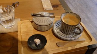 勝手神社のそば　木でできたしゃれたお店　エスプレッソがとてもおいしかった