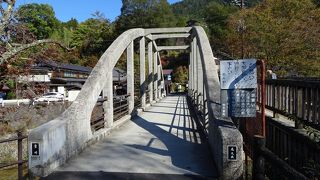 妻籠宿の南端に、仲良く並んで架かる2つの橋