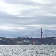 テージョ川の吊り橋