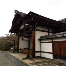 大玄関と唐門、女院御所の一部です