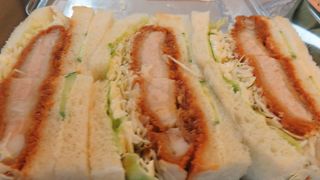 カツサンドと生ビール