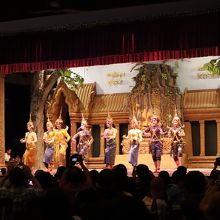 タイ舞踊のステージ