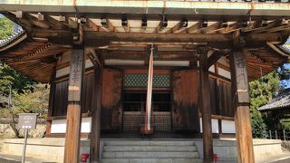 西円堂に行くには少し長い階段ですが