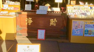 京都清水寺に見立てている