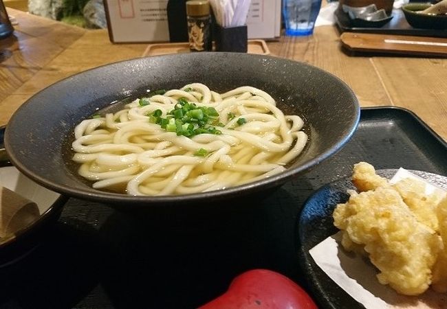 モダンな讃岐うどん店