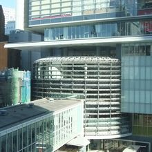 スクランブルスクエアからヒカリエをのぞむ