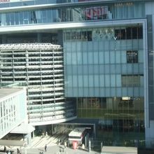 スクランブルスクエアからヒカリエをのぞむ