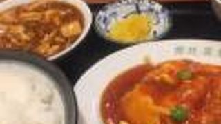 新橋の飲み屋街の中華