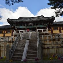 この階段は登れません。