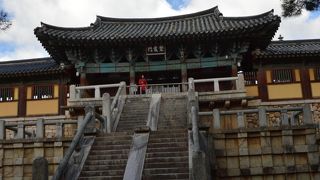 この門をくぐり抜けるとそこはもう仏様の住む世界だそうです